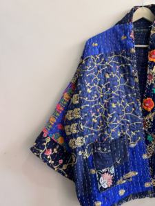 Veste courte en patchwork Kantha faite à la main pour femmes, manteau bohème vintage, veste matelassée - Product Image 3