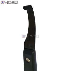 Couteau à sabots LIPUMA à lame simple, revêtement plasma noir, lame en acier inoxydable, manche en bois avec poignée perforée, pour soins vétérinaires du bétail et des sabots de cheval - Product Image 4