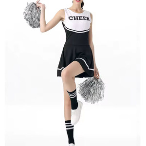 Uniforme de cheerleading personnalisé pour jeunes, motif graphique vibrant, tissu sportif flexible pour l'entraînement et les événements des équipes de cheerleading. - Product Image 6