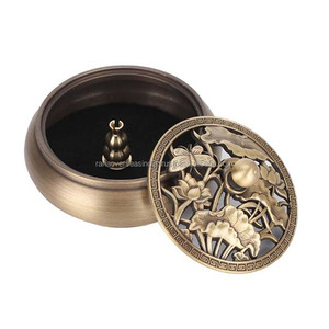 Nouvel arrivage Brûleur d'encens à charbon de bois en laiton antique élégant avec un design floral sur le couvercle pour la méditation, l'aromathérapie et la relaxation - Product Image 4