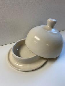 Élégant pot à beurre en forme de dôme avec couvercle à prise en main confortable, plateau de service rond, finition brillante, élégant récipient de rangement pour beurre sur le comptoir de cuisine - Product Image 2