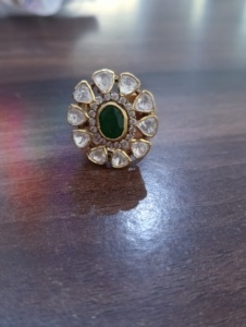 แหวนค็อกเทลทรงดอกไม้ประดับมรกตดับเบิ้ลสีเขียว รุ่น SM-18 จาก Amaira Jewels ชุบทอง 18K เครื่องประดับสำหรับงานแต่งงานและงานเลี้ยงสุดคลาสสิกสำหรับผู้หญิง - Product Image 3