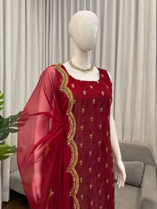 Conjunto de Salwar Kameez Bordado Color Borgoña con Dupatta de Chifón, Traje Indio-Pakistaní para Mujer, Ideal para Bodas y Fiestas - Product Image 3