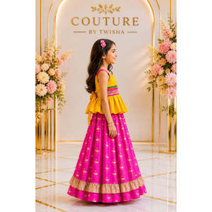 Conjunto de Top Lehenga con Adornos en Amarillo y Rosa para Niñas, Diseño sin Mangas - Conjuntos para Mujer - Product Image 3