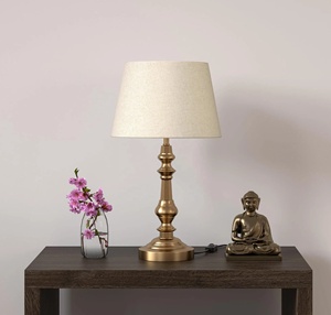 Lampe de table en métal de style victorien avec abat-jour en tissu de lin, finition laiton antique, base durable, éclairage d'appoint chaleureux - Product Image 3