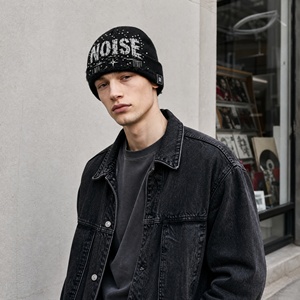 Gorro de Invierno Unisex con Pedrería, Estilo Urbano, Color Negro, Diseño Personalizado, 100% Acrílico - Product Image 5