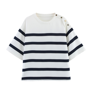 Camiseta de Mujer de Manga Corta con Estampado de Rayas en Blanco y Negro, Cuello Redondo, Estilo Casual - Product Image 1