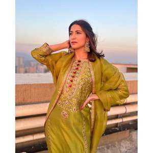 Ensemble haut et bas jaune taille unique pour femme LC Designer avec dupatta pour les occasions spéciales - Product Image 6