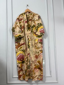 Bata de Baño Elegante de Algodón Beige con Estampado Floral Hecha a Mano en India para Mujer, Ropa de Dormir Suave y Cómoda con Logotipo Frontal - Product Image 5