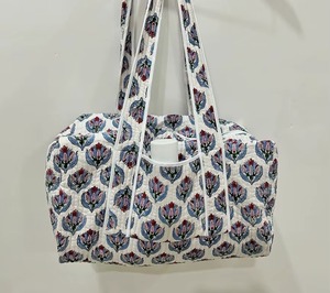 Bolsa de Viaje Deportiva de Lujo Acolchada con Estampado Floral, Cierre de Cremallera, Ligera, Gran Capacidad - Product Image 1