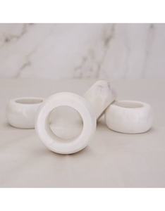 Rond de serviette en bois élégant de style américain écologique personnalisable pour une atmosphère de salle à manger de luxe dans la restauration et l'installation à domicile - Product Image 1