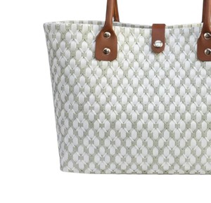 Sac à main en plastique tissé blanc olive de créateur et sac fait main avec une bandoulière en cuir marron de qualité supérieure pour femme - Product Image 4