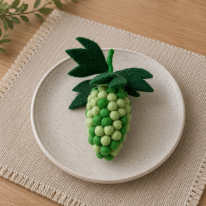Juguete Educativo de Fieltro Hecho a Mano con Conciencia Ecológica, Diseño de Uva, Lana Verde para Niños de 3 a 6 Meses, Unisex, Marca Mahaguthi Craft - Product Image 1