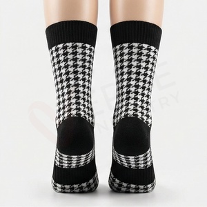 Chaussettes pour hommes, motif pied-de-poule, tricotées, respirantes, pour un usage quotidien en automne, style classique - Product Image 2