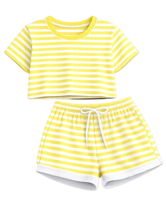 Ensemble crop top et short rayé jaune et blanc personnalisé pour femme – Tenue décontractée d'été deux pièces avec taille élastique – Vêtements de détente et streetwear OEM - Product Image 1