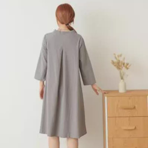 Vestido de Lino con Cuello en V, Corte en A, Dobladillo Asimétrico, Manga Tres Cuartos, Mini Vestido Casual, Ajuste Holgado, Color Gris Sólido, Tejido Transpirable - Product Image 3