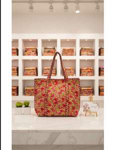 Bolsa de Compras y Viaje Le Souvenirs con Estampado Floral, Terciopelo Ligero, Cierre de Cremallera de 18 Pulgadas, Bolsillos Interiores, Forro de Lona, para Todas las Temporadas - Product Image 2