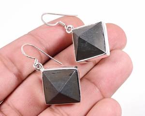 Pendientes de Espinela Negra Natural con Plata de Ley 925 |   Pendientes de Piedras Preciosas Tipo Stud/Drop |   Proveedor de Joyería de Plata al por Mayor - Product Image 2