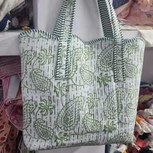Sac fourre-tout matelassé léger uni style bohème grande capacité en coton pour femme toutes saisons avec fermeture éclair - Product Image 1