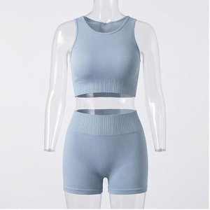 Conjunto de Yoga de 2 Piezas con Cuello Redondo y Espalda Cruzada, Pantalones Cortos de Cintura Alta, Color Azul Claro Sólido, Transpirable, Spandex, Poliéster, Ropa Deportiva para Mujer - Product Image 1