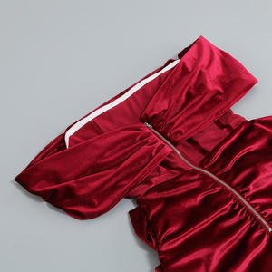 Vestido Mini de Terciopelo Elegante y a la Moda, con Hombros Descubiertos y Corte Ajustado, para Mujer, Ideal para Fiestas y Clubes - Product Image 4