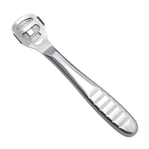 Râpe à pieds en acier inoxydable avec manche métallique double face, longue, professionnelle et durable, pour éliminer les callosités et les peaux mortes - Product Image 1