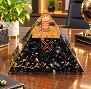 Pyramide d'orgone en tourmaline noire naturelle avec bobine de cuivre et cristal de quartz rose - Product Image 5