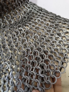 Collar de malla de acero medieval con ribete de cuero, anillo plano remachado de 0,9 mm, armadura de caballero, gorgeta de malla para cosplay - Product Image 6