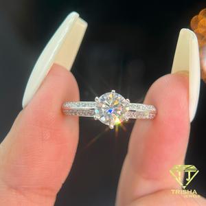 Anillo de Compromiso Solitario con Diamante Cultivado en Laboratorio, Corte Redondo Moderno, VVS, Plata de Ley 925, Joyería Elegante para Novia - Product Image 4