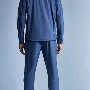Ensemble survêtement deux pièces personnalisé pour homme : coupe-vent à capuche et short – Style urbain décontracté, grandes tailles – Fabricant de vêtements de sport - Product Image 3