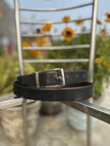 Ceinture réversible en cuir de vachette de qualité supérieure pour homme avec boucle en fer, noire et marron, personnalisable pour une utilisation formelle et décontractée - Product Image 3