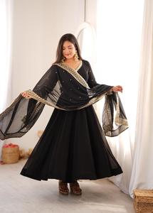Accessoires vestimentaires, Vêtements ethniques, Autres vêtements régionaux, Robe ample en Georgette avec broderie de sequins, Pantalon en dentelle miroir, Dupatta (HTU 64) - Product Image 2