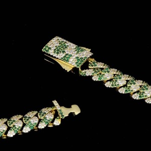 Collier chaîne cubaine en argent 925 avec moissanite vert et blanc, bijou de déclaration en forme de couronne, idéal pour cadeau de fête - Product Image 4