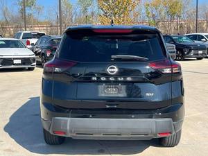 Rogue SV 4dr SUV usado en buen estado - Product Image 2