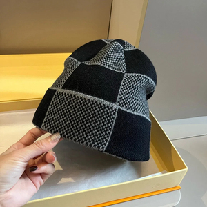 Nuevo Gorro de Punto Gris de Lujo para Hombre 2026, Gorro de Invierno de Diseñador, Gorro de Lana con Pompón, Gorros de Punto de Lujo para Mujer de Alta Calidad - Product Image 4