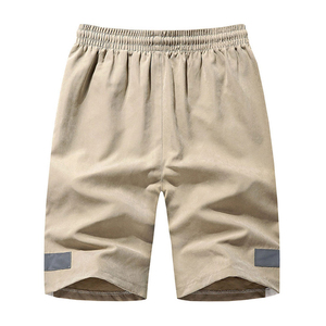 Shorts Bermuda décontractés pour hommes en polyester respirant et écologique, avec cordon de serrage à l'avant et finition satinée - Product Image 2