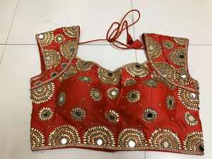 Blusa Corta de Satén Tejido con Acolchado de Diseño Elegante y Etéreo para Saree, Ideal para Bodas de Invierno, Manga Corta - Product Image 2