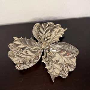 Magnifique assiette en feuille d'argent pour servir des fruits secs et des collations aux invités, plat élégant pour la présentation lors des dîners et des fêtes, provenant d'Inde. - Product Image 1