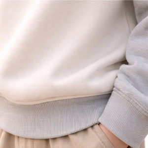 เสื้อสเวตเชิ้ตคอกลมแขนยาวทรงแร็กแลนสำหรับผู้ชาย - ผ้าฝ้าย 100% คุณภาพสูง สวมใส่สบาย ทรงปกติ กันน้ำและระบายอากาศได้ดี - Product Image 4