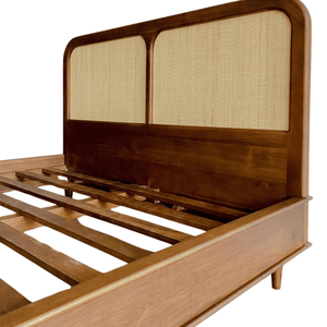 Lit plateforme king-size en teck Foris de style mid-century avec tête de lit en rotin, construction en bois massif pour mobilier de chambre - Product Image 2