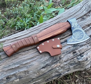 Axe Viking artisanal A&M ENTERPRISES avec tête en acier gravée de nœuds nordiques, manche en bois avec poignée enveloppée de cuir - Product Image 5