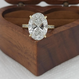 Bague de fiançailles classique pour femme avec diamant ovale, or 18 carats, diamant blanc de laboratoire certifié IGI - Product Image 1