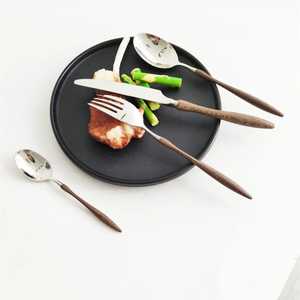 Ensemble de couverts élégants en acier inoxydable avec manche martelé pour table à manger moderne et usage quotidien - Product Image 5