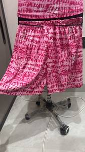 Vente en gros de vêtements pour femmes, ensemble deux pièces de haute qualité, couleur rose, imprimé rayé, col rond, manches courtes, t-shirt et short, décontracté, été - Product Image 2