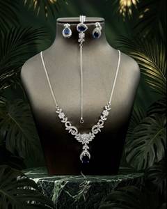 Parure de collier et boucles d'oreilles en titane plaqué or avec moissanite bleue, pendentif feuille élégant fait main pour mariage, demoiselle d'honneur, fête - Product Image 2