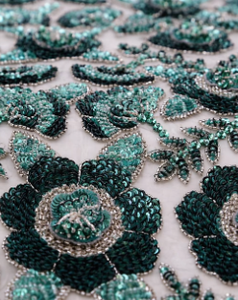 Tela de Encaje Metálico con Lentejuelas Esmeralda y Flores Bordadas a Mano, con Cuentas, de Poliéster/Metalizado, para Bodas/Ocasiones Especiales - Product Image 2