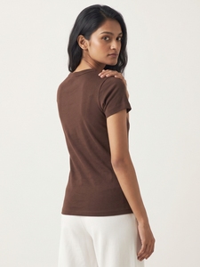 Camiseta de Corte Regular para Mujer, Color Marrón Clásico, Cuello Redondo, Manga Corta, Informal, Cómoda, Prenda Básica de Moda para el Día a Día - Product Image 3