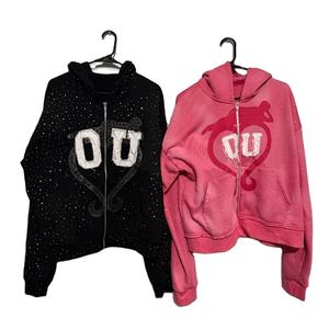 Sudaderas con capucha de diamantes de imitación para hombre rasgadas de algodón pesado con apliques bordados de felpa francesa y logotipo con serigrafía personalizada - Product Image 1