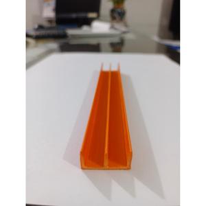 Perfil de borde en E de PVC duradero de alta calidad, resistente a grietas, para uso en paneles de techo y pared, de fabricante indio. - Product Image 5