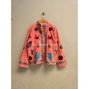 Chaqueta de Forro Polar Bordada para Mujer Fezanhandicraft, Color Coral, Bordado a Mano con Patrón de Cangrejo, Cuello Mao, Manga Larga - Product Image 3